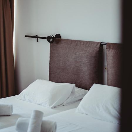 Ovis Hotel Apartments Ayia Napa Exteriör bild