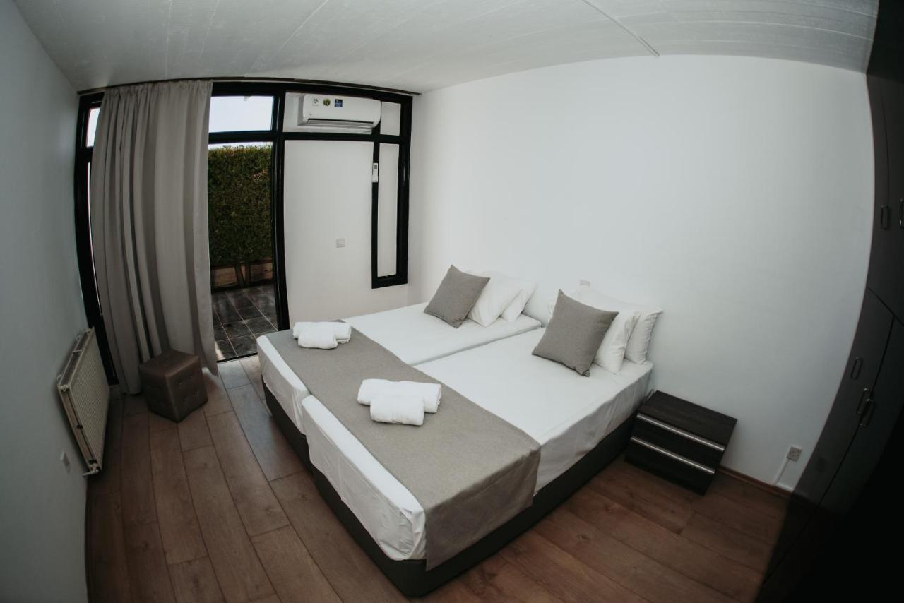 Ovis Hotel Apartments Ayia Napa Exteriör bild