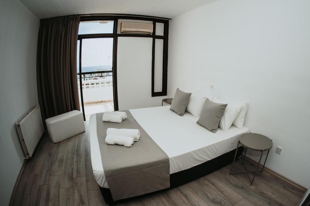 Ovis Hotel Apartments Ayia Napa Exteriör bild