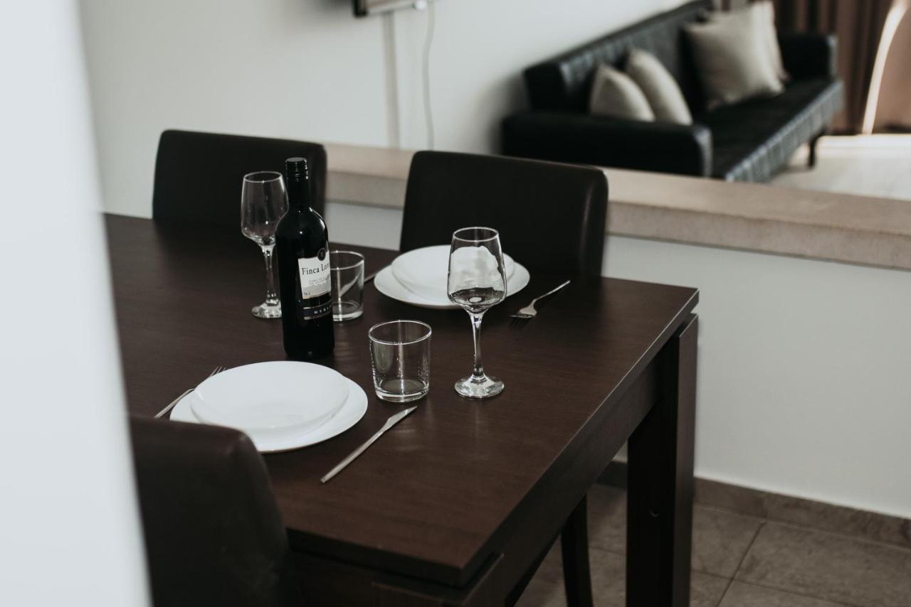 Ovis Hotel Apartments Ayia Napa Exteriör bild