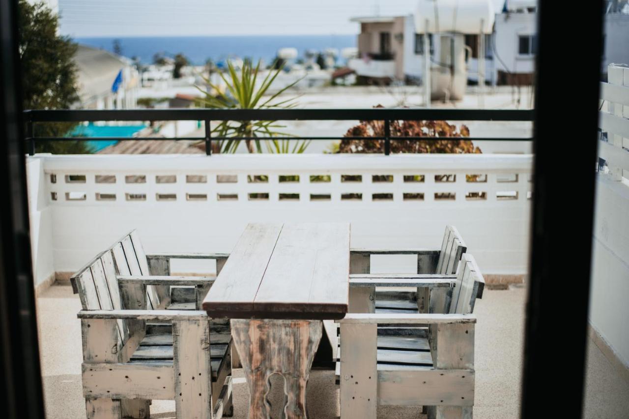 Ovis Hotel Apartments Ayia Napa Exteriör bild