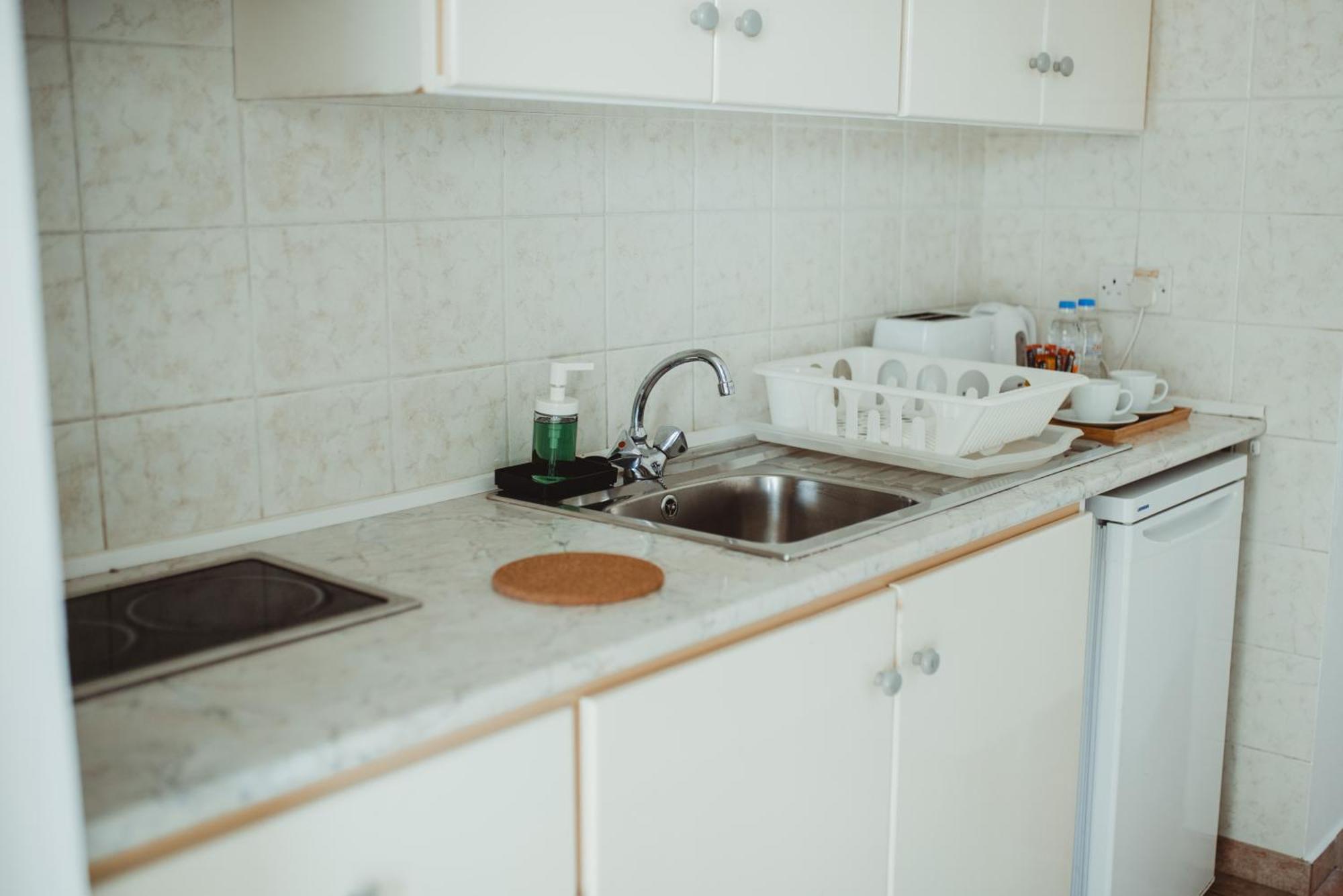 Ovis Hotel Apartments Ayia Napa Exteriör bild