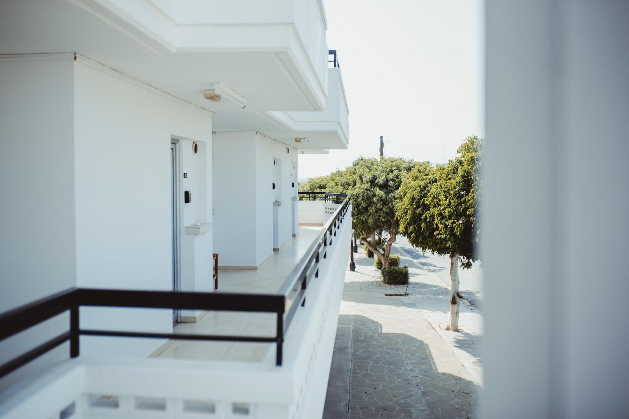 Ovis Hotel Apartments Ayia Napa Exteriör bild